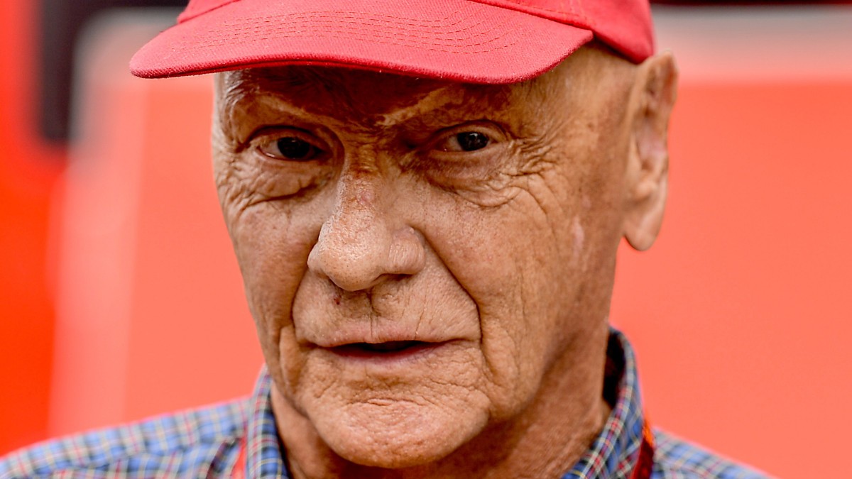 2016. július 30-án készült kép Niki Lauda háromszoros Forma-1-es világbajnokról a hockenheimi versenypályán. Lauda, aki februárban ünnepelte 70. születésnapját, 2019. május 20-án elhunyt.