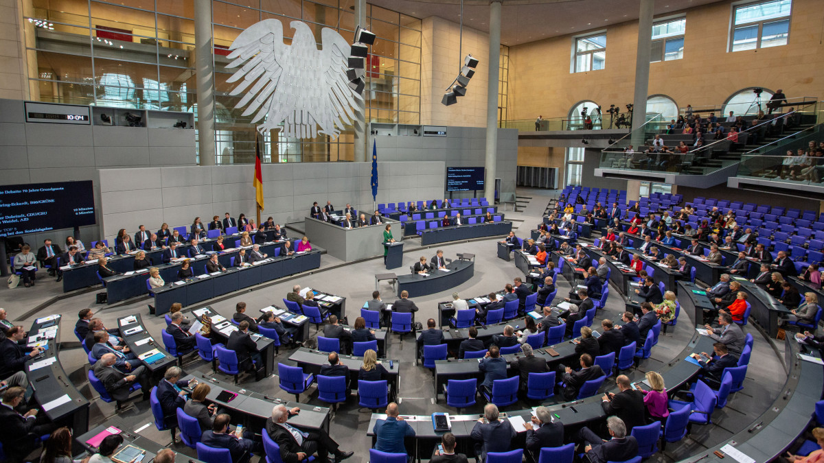 A parlament 2019. május 16-i ülése, amelyen a német alkotmány elfogadásának 70. évfordulójáról emlékeznek meg Berlinben.