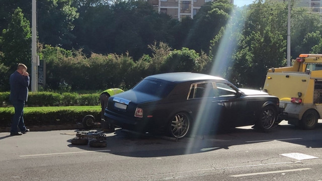 Megint bajba került a budapesti fantom Rolls-Royce