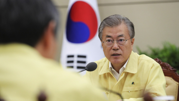 Lemondott a kormánypárt teljes vezetősége Dél-Koreában