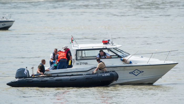 Hajóbaleset: újabb, öltönyös holttestet találtak Kulcsnál