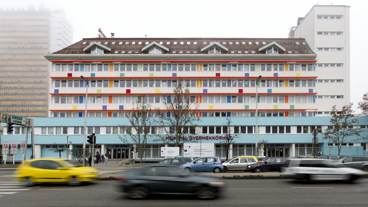 A Heim Pál Gyermekkórház felújított főépülete a budapesti Üllői úton 2015. december 28-án. Mintegy 1,2 milliárd forintból újították fel a fővárosi Heim Pál Gyermekkórház hat telephelyének kilenc épületét.
