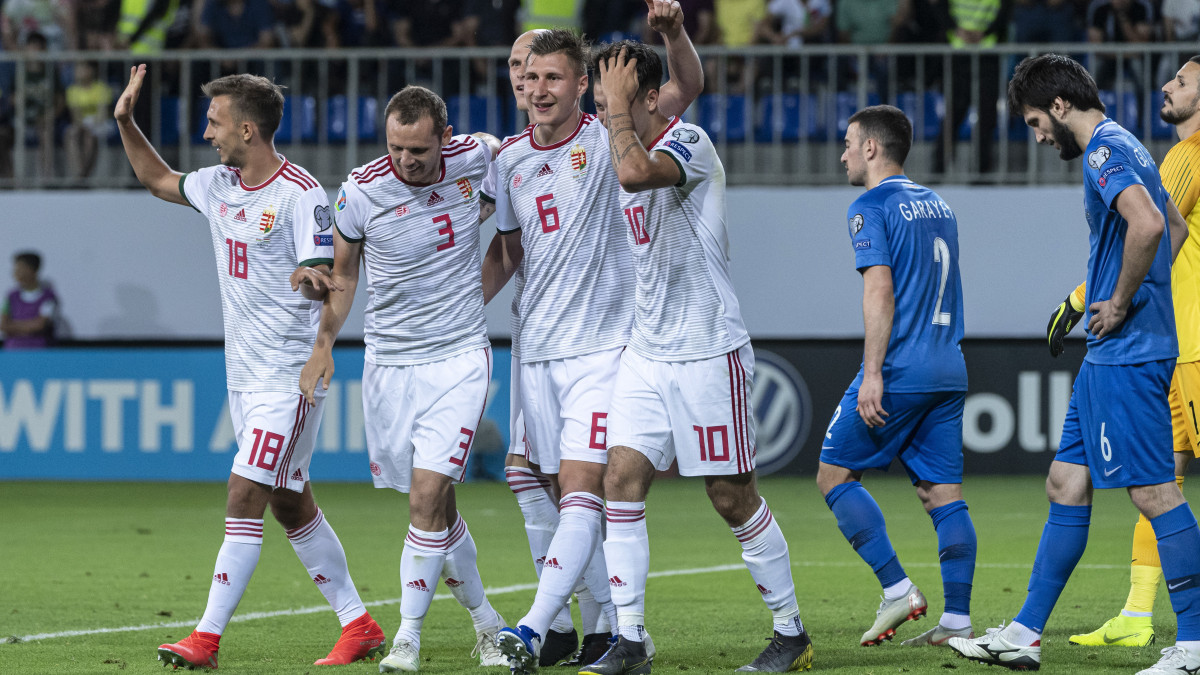 Nagy Dominik, Korhut Mihály, Willi Orbán és Szoboszlai Dominik (b-j) ünnepli a csapat harmadik gólját az Azerbajdzsán - Magyarország labdarúgó Európa-bajnoki selejtezőmérkőzésen a bakui Bakcell Arénában 2019. június 8-án. A magyar válogatott 3-1-re győzött.