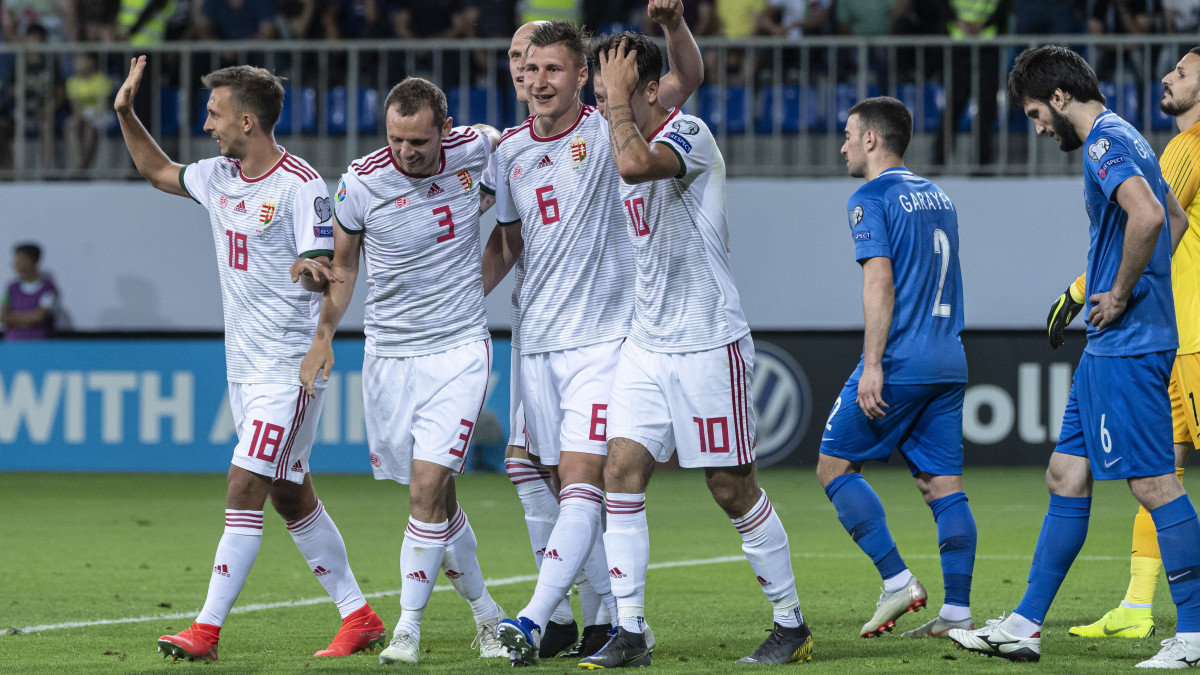 Nagy Dominik, Korhut Mihály, Willi Orbán és Szoboszlai Dominik (b-j) ünnepli a csapat harmadik gólját az Azerbajdzsán - Magyarország labdarúgó Európa-bajnoki selejtezőmérkőzésen a bakui Bakcell Arénában 2019. június 8-án. A magyar válogatott 3-1-re győzött.