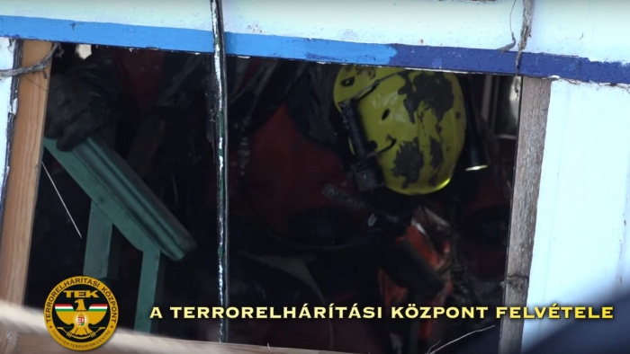 Hajóbaleset: így dolgoztak a búvárok a Hableány belsejében - videó