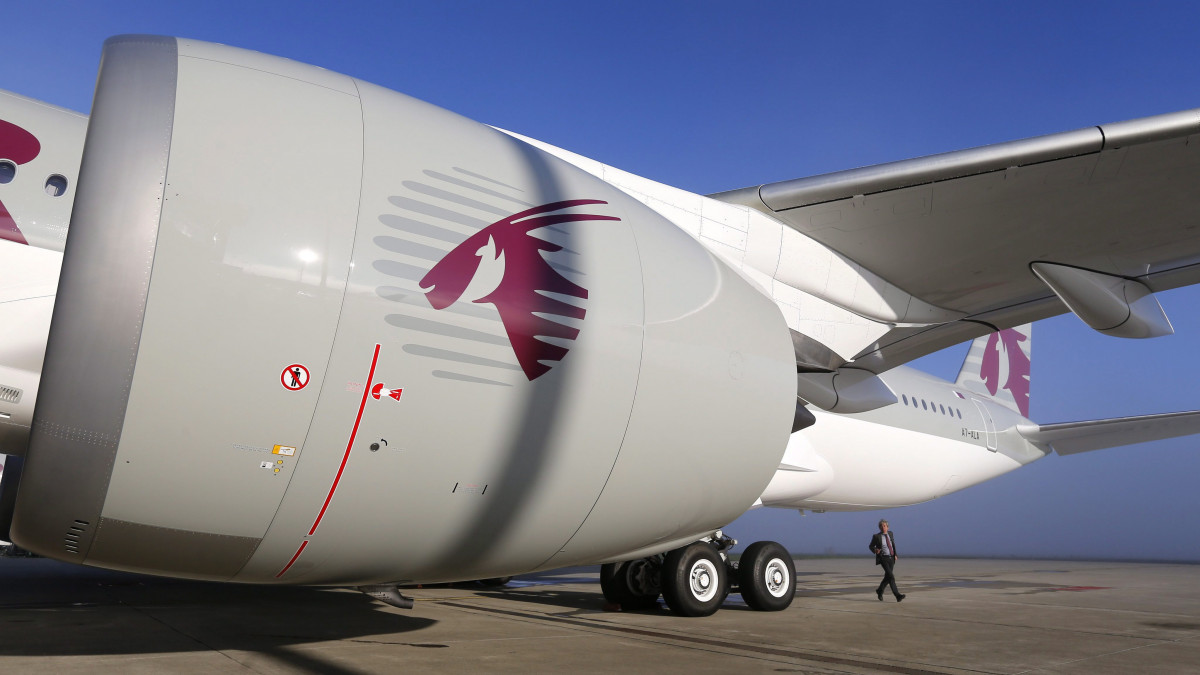 Toulouse, 2014. december 22.A Qatar Airways katari légitársaság első széles törzsű Airbus A350-es repülőgépe az ünnepélyes átadáson a délnyugat-franciaországi Toulouse-ban 2014. december 22-én. (MTI/EPA/Guillaume Horcajuelo)