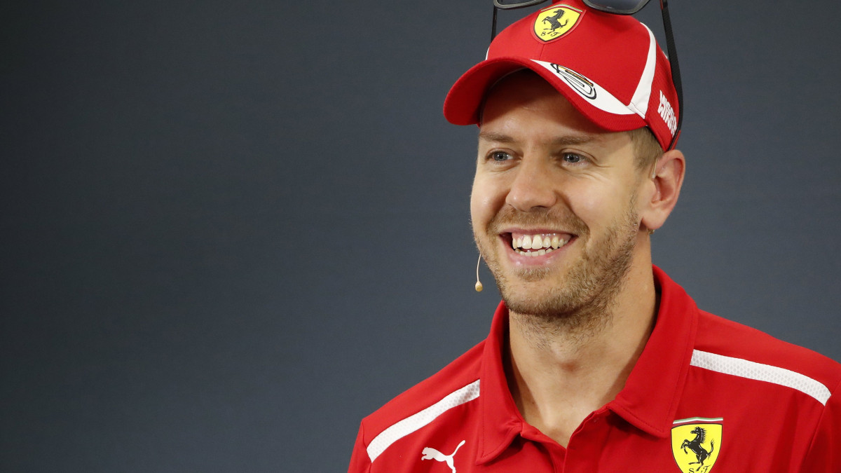 Szuzuka, 2018. október 4.Sebastian Vettel, a Ferrari német versenyzője a Forma-1-es autós gyorsasági világbajnokság Japán Nagydíjának otthont adó szuzukai pályán tartott sajtótájékoztatón 2018. október 4-én. A futamot október 7-én rendezik. (MTI/EPA/Franck Robichon)