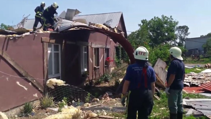 Pusztítás Szabolcsban: 53 településen dolgoznak a tűzoltók a megyében - videó