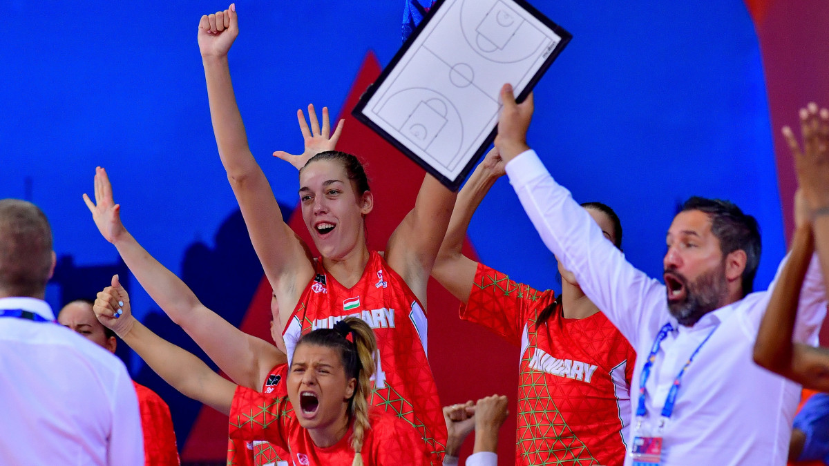 A magyar kispad a női kosárlabda Európa-bajnokság C csoportjában játszott Olaszország - Magyarország mérkőzésen a Cair Sportcenterben, a szerbiai Nisben 2019. június 28-án.