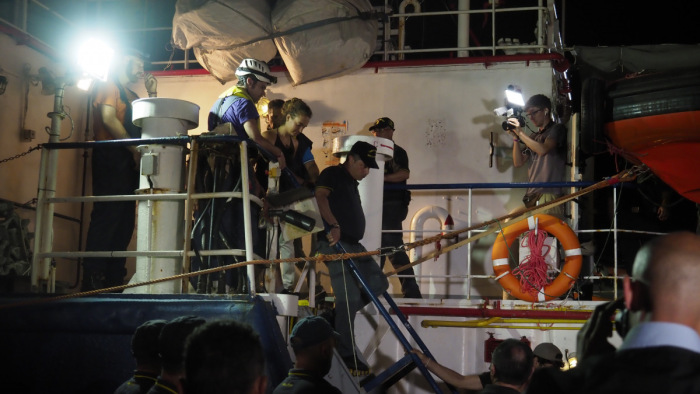 Migráció: súlyos szabálytalanságok miatt lefoglalták a Sea-Watch 3 hajót