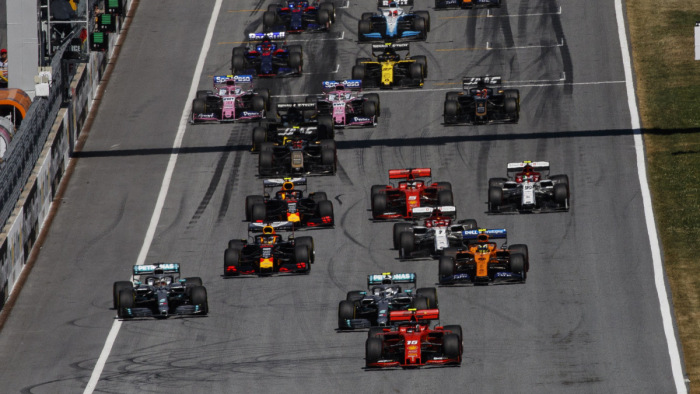 F1: vége a nyaralásnak, győzelmi kényszer a Ferrarin
