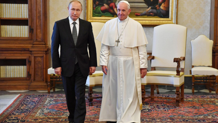 Putyin a pápánál kezdte olaszországi látogatását