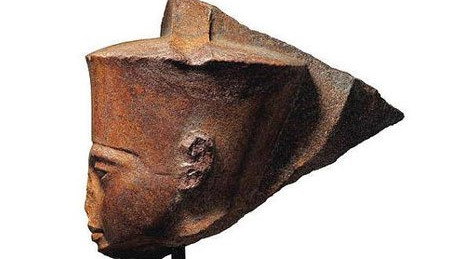 Hatalmas vihart kavart és milliárdokat hozott Tutanhamon fáraó szobrának elárverezése
