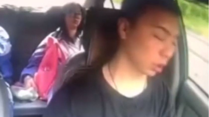 Drámai videó: elaludt a taxis, csúnya baleset lett a vége