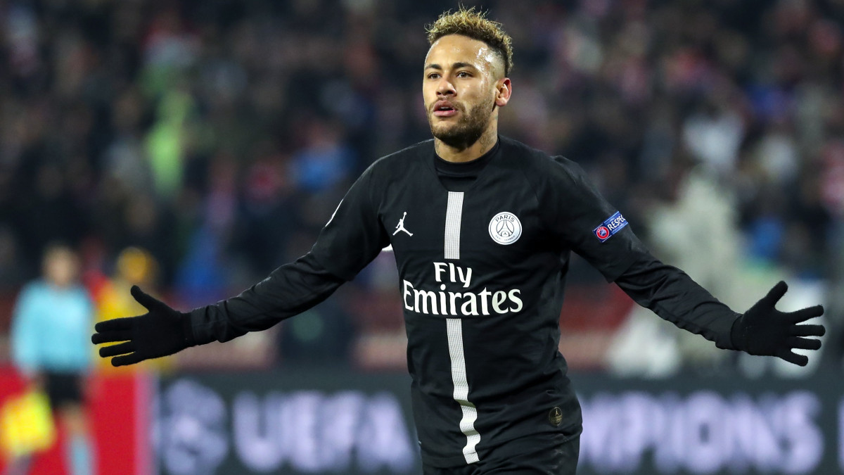Neymar, a Paris Saint-Germain játékosa a gólját ünnepli a labdarúgó Bajnokok Ligája hatodik, utolsó fordulójában, a C csoportban játszott Crvena zvezda - Paris Saint-Germain mérkőzésen Belgrádban 2018. december 11-én.