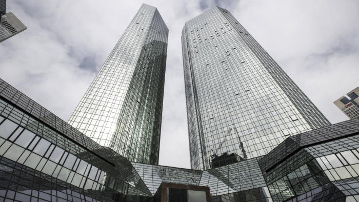 Világkatasztrófa a Deutsche Banknál, kis borítékokban érkezett