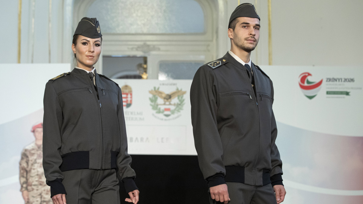 A Magyar Honvédség katonáinak tervezett új köznapi egyenruha bemutatója a XIV. kerületi Honvéd Kulturális Központban 2019.július 12-én.