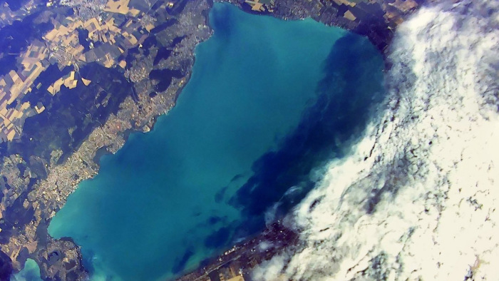 Elképesztő felvételek készültek a Balatonról a világűr mezsgyéjéről