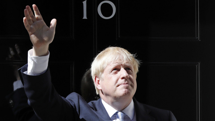 Boris Johnson túl van az első miniszteri kinevezéseken
