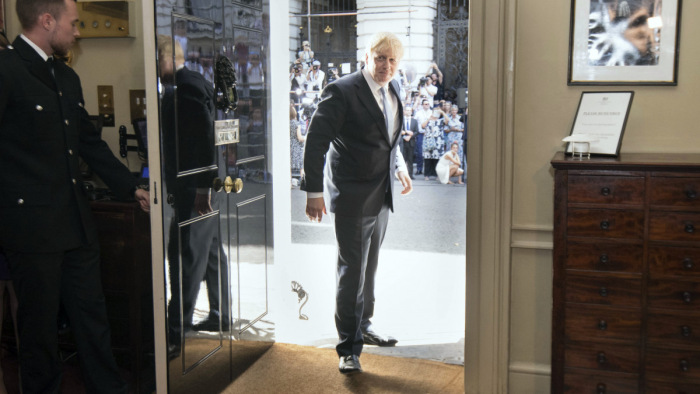 Boris Johnson bosszúval kezdte a kabinetalakítást