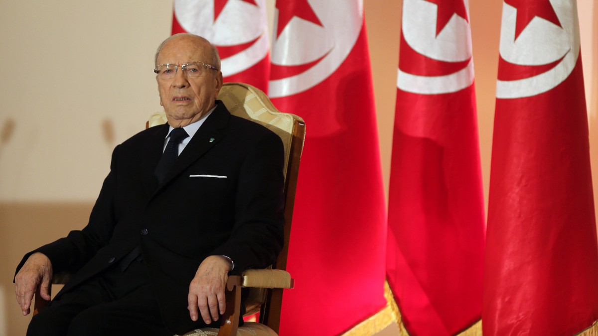 2015. január 14-én a tuniszi elnöki palotában készített kép Bédzsi Káid esz-Szebszi tunéziai elnökről. Az államfő 2019. július 25-én, 92 éves korában elhunyt.