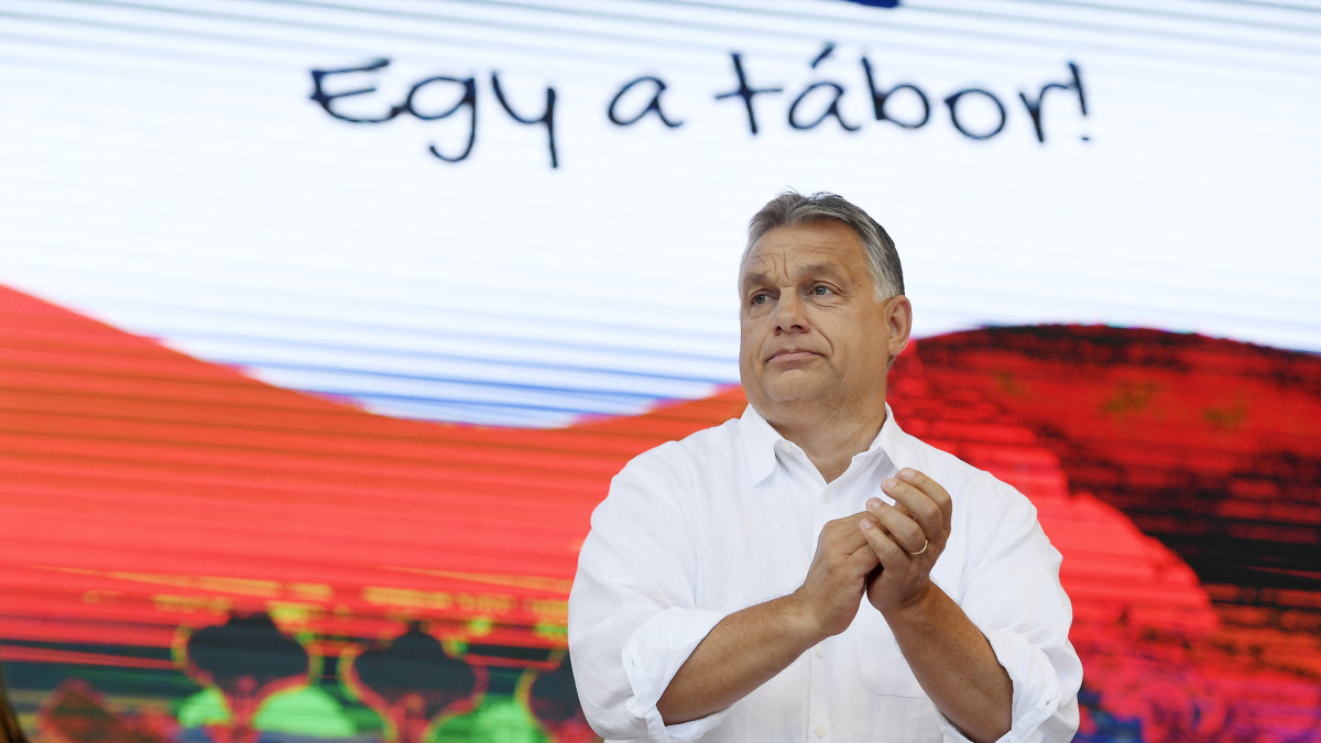 Orbán Viktor miniszterelnök előadása előtt a 30. Bálványosi Nyári Szabadegyetem és Diáktáborban (Tusványos) az erdélyi Tusnádfürdőn 2019. július 27-én.