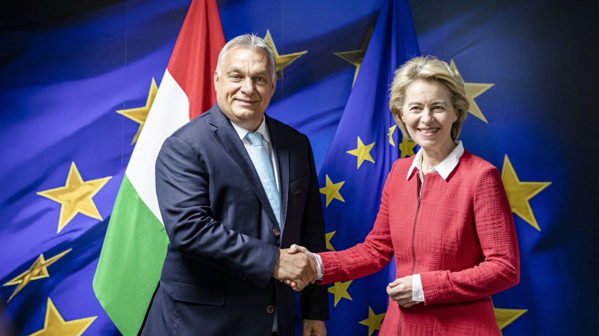 A Miniszterelnöki Sajtóiroda által közreadott képen Orbán Viktor miniszterelnök és Ursula von der Leyen, az Európai Bizottság új elnökének találkozója Brüsszelben 2019. augusztus 1-jén.