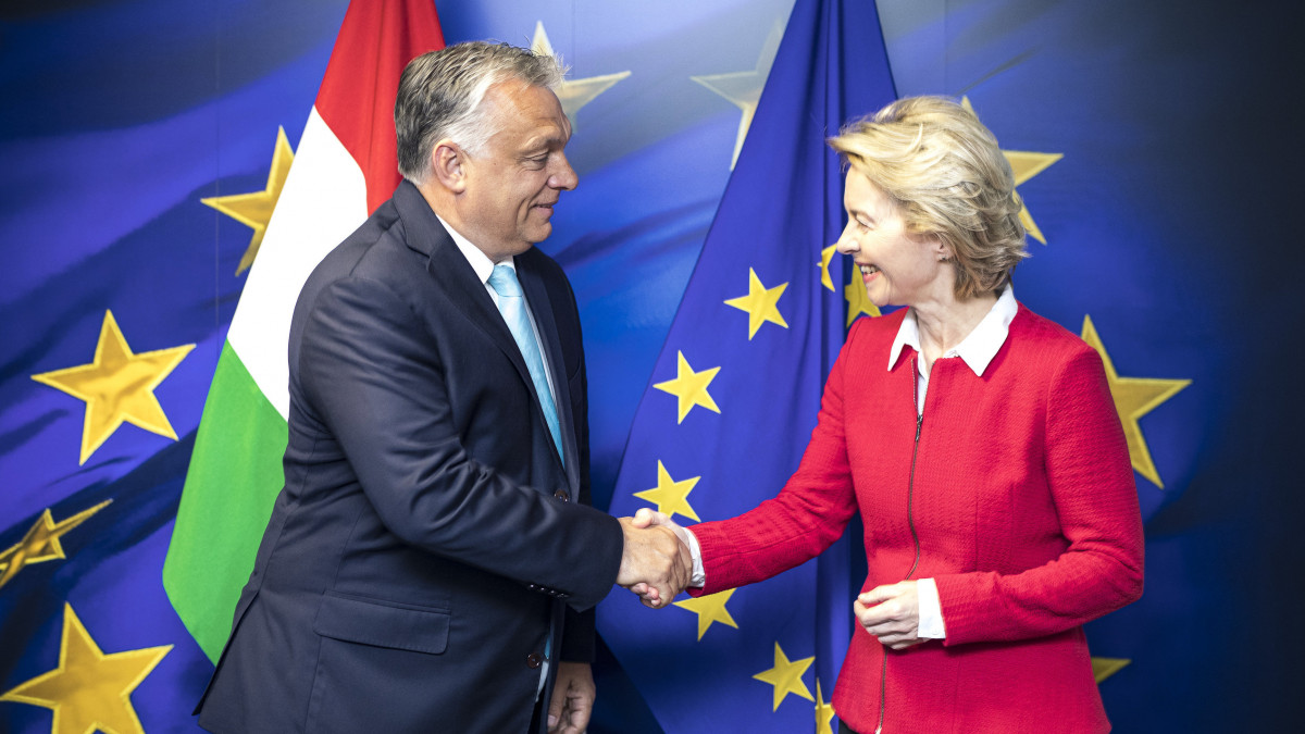 A Miniszterelnöki Sajtóiroda által közreadott képen Orbán Viktor miniszterelnök és Ursula von der Leyen, az Európai Bizottság új elnökének találkozója Brüsszelben 2019. augusztus 1-jén.
