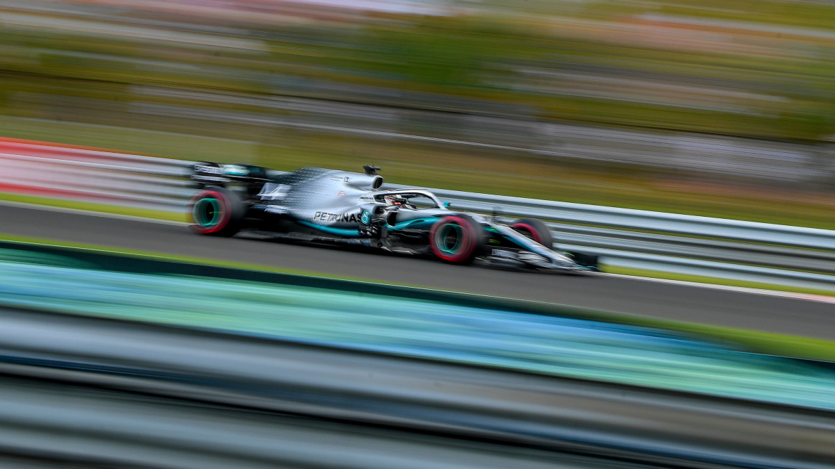 Lewis Hamilton, a Mercedes brit versenyzője a Forma-1-es Magyar Nagydíj harmadik szabadedzésén a mogyoródi Hungaroringen 2019. augusztus 3-án.