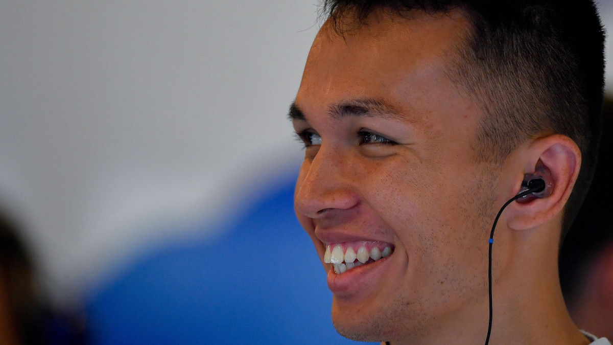Alexander Albon, a Toro Rosso thaiföldi versenyzője a Forma-1-es Magyar Nagydíj első szabadedzésén a mogyoródi Hungaroringen 2019. augusztus 2-án.