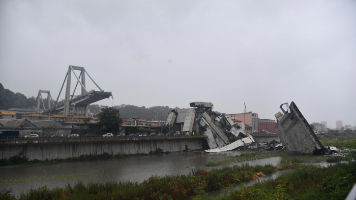 Politikai felhangot kapott a genovai hídomlás évfordulóján tartott megemlékezés
