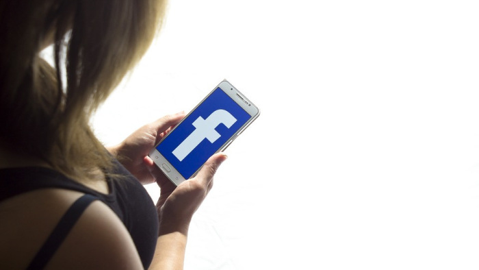 Megszólalt a Facebook az európai felhasználók beszélgetései ügyében