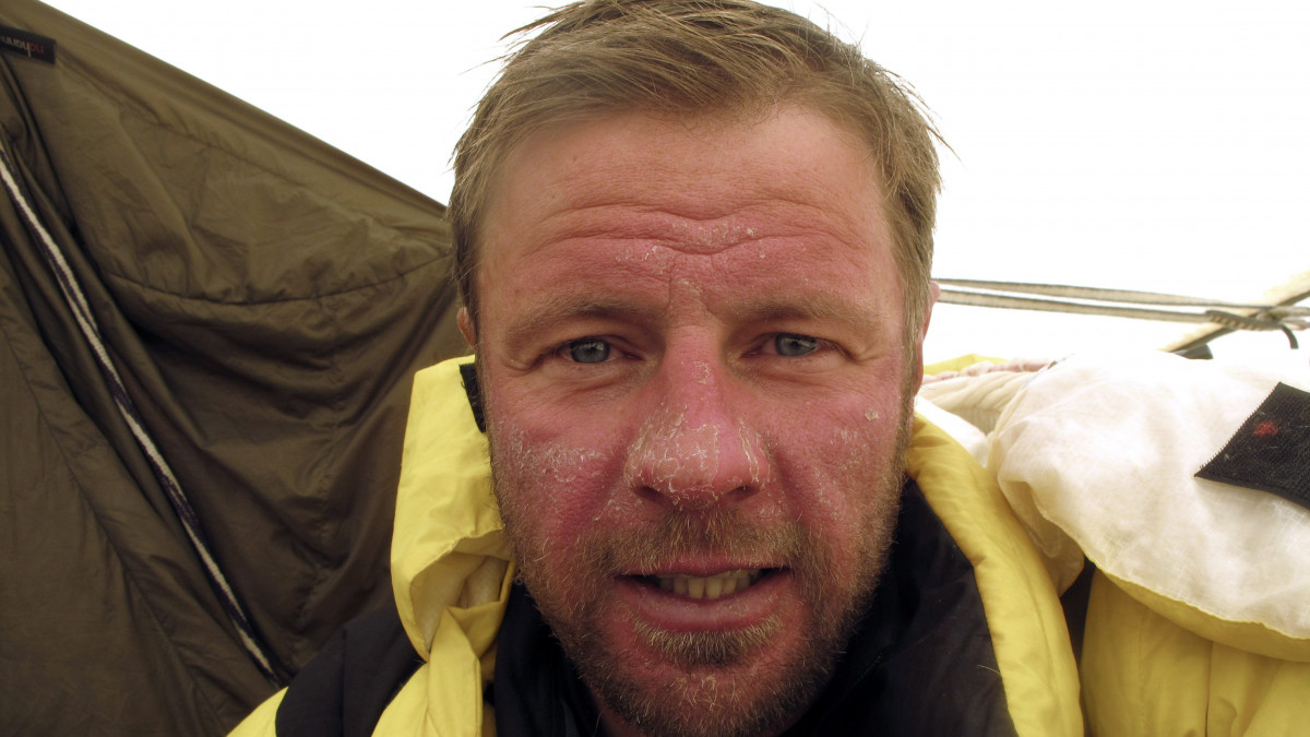 A Nanga Parbat 2013 expedíció által közreadott, 2012. június 21-i archív képen Török Zsolt romániai hegymászó látható egy, a Nanga Parbat 2012-es sikertelen meghódításakor készült fotón. A Török Zsolt vezette romániai expedíció 2013. július 19-én feljutott a Nanga Parbat Pakisztánban található 8125 méter magas csúcsára.