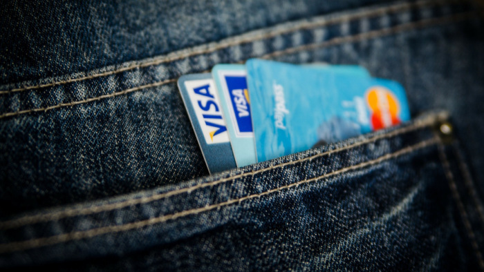 Hatalmas kártérítési per készül a Visa és a Mastercard ellen