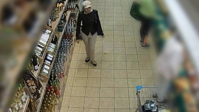 Táskát loptak bevásárlókocsiból Budapesten - videó