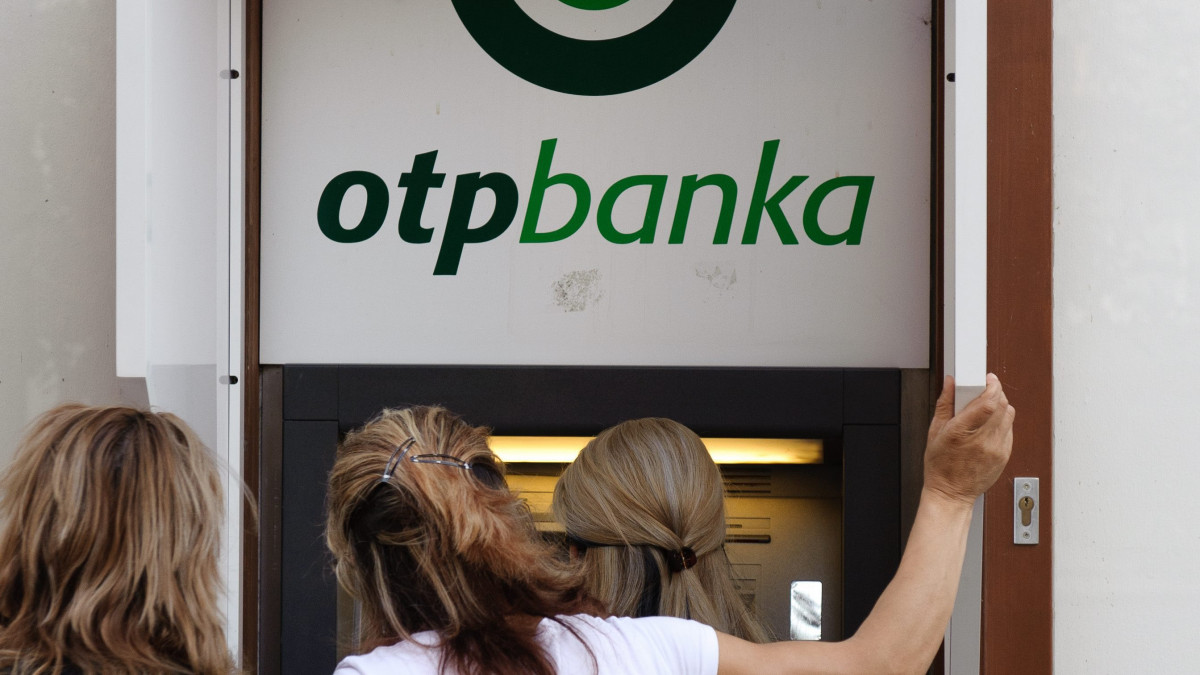 OTP bankautomata a szlovákiai Füleken.