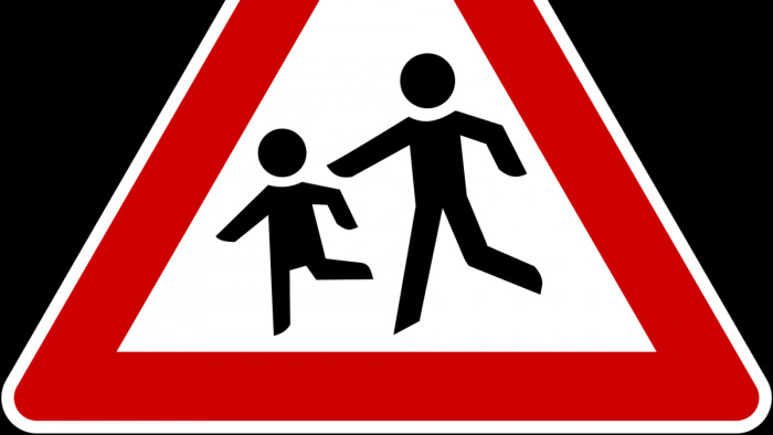 Fontos figyelmeztetés az autósoknak iskolakezdés előtt