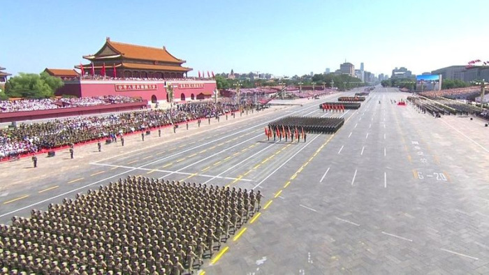 Az elmúlt húsz év legnagyobb katonai parádéját fogják megrendezni