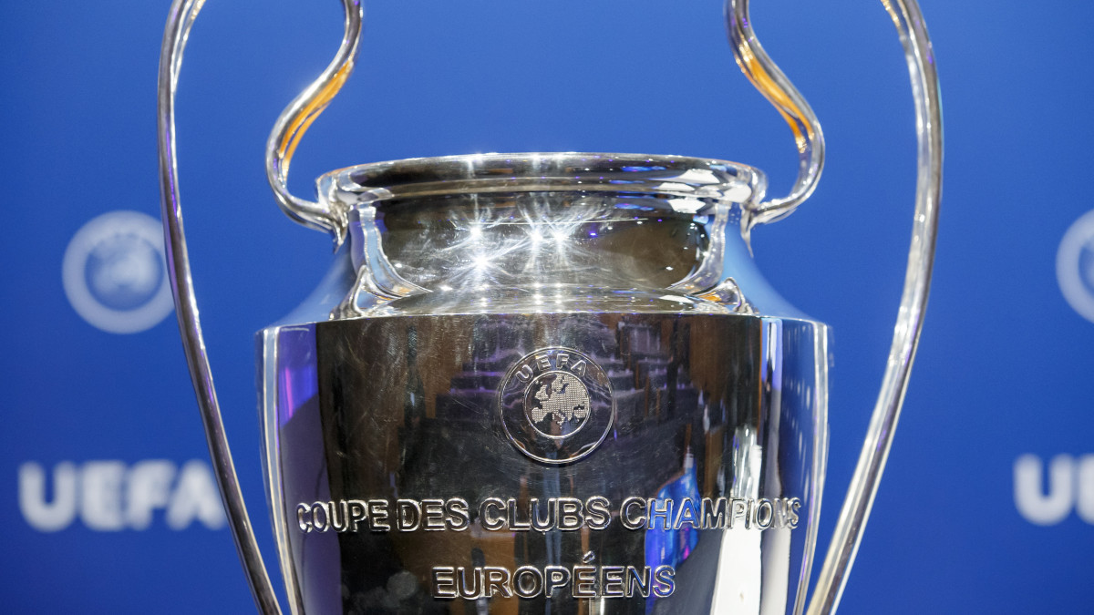A trófea a 2019-2020-as labdarúgó Bajnokok Ligája csapatbeosztásának sorsolásán az Európai Labdarúgó-szövetség, az UEFA nyoni székházában 2019. augusztus 5-én.