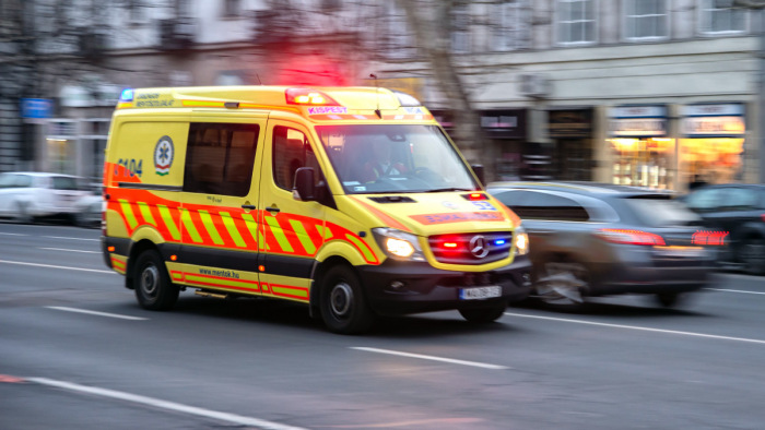 Új mentőautókat kaphatnak a mentőállomások