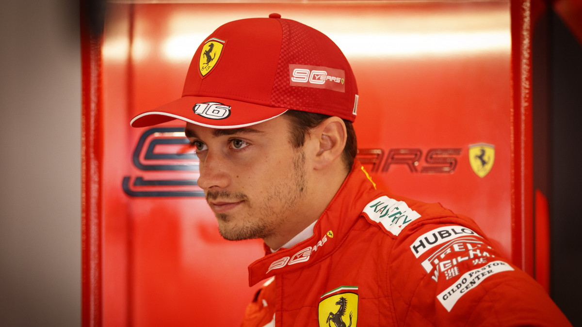 Charles Leclerc, a Ferrari monacói versenyzője a Forma-1-es autós gyorsasági világbajnokság Belga Nagydíjának harmadik szabadedzésén a spa-francorchampsi pályán 2019. augusztus 31-én, a futam előtti napon.