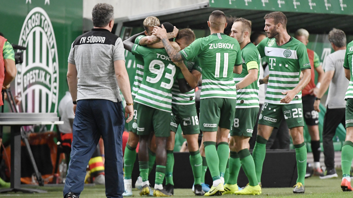 A ferencvárosi játékosok örülnek a harmadik gólnak a labdarúgó Európa-liga 4. fordulójában játszott Ferencváros-FK Suduva (litván) visszavágó mérkőzésen a Groupama Arénában 2019. augusztus 29-én. A Ferencváros 4-2-re győzött.