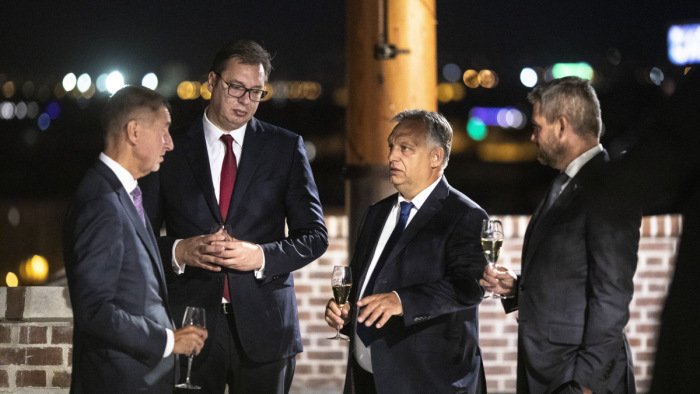 A szerb államfőt, valamint a cseh és a szlovák kormányfőt fogadta Orbán Viktor