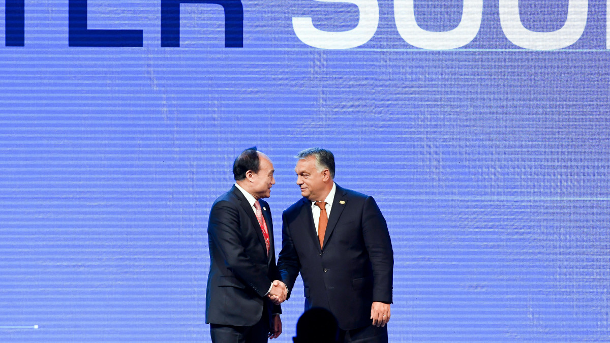 Orbán Viktor miniszterelnök (j) és Hou-lin Csao, a szervezet főtitkára a Nemzetközi Távközlési Egyesület (ITU) Telecom World 2019 konferenciájának megnyitóján a Hungexpo Budapesti Vásárközpontban 2019. szeptember 9-én.