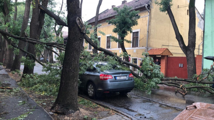 Lecsapott a vihar, megbénult Szeged, sérültek is vannak