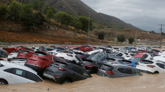 Szörnyű helyzetet teremtett az időjárás Spanyolországban - videó