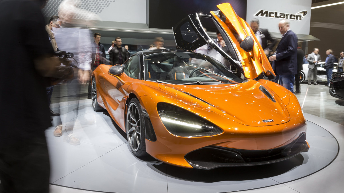 Genf, 2017. március 8.Bemutatják az új McLaren 720S-t a 87. Genfi Nemzetközi Autószalon sajtónapján, 2017. március 8-án. A járműipari seregszemlét a nagyközönség az idén március 9-19. között tekintheti meg. (MTI/EPA/Cyril Zingaro)