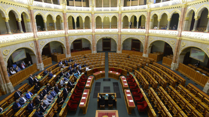 Határozatképtelen volt a rendkívüli parlamenti ülés