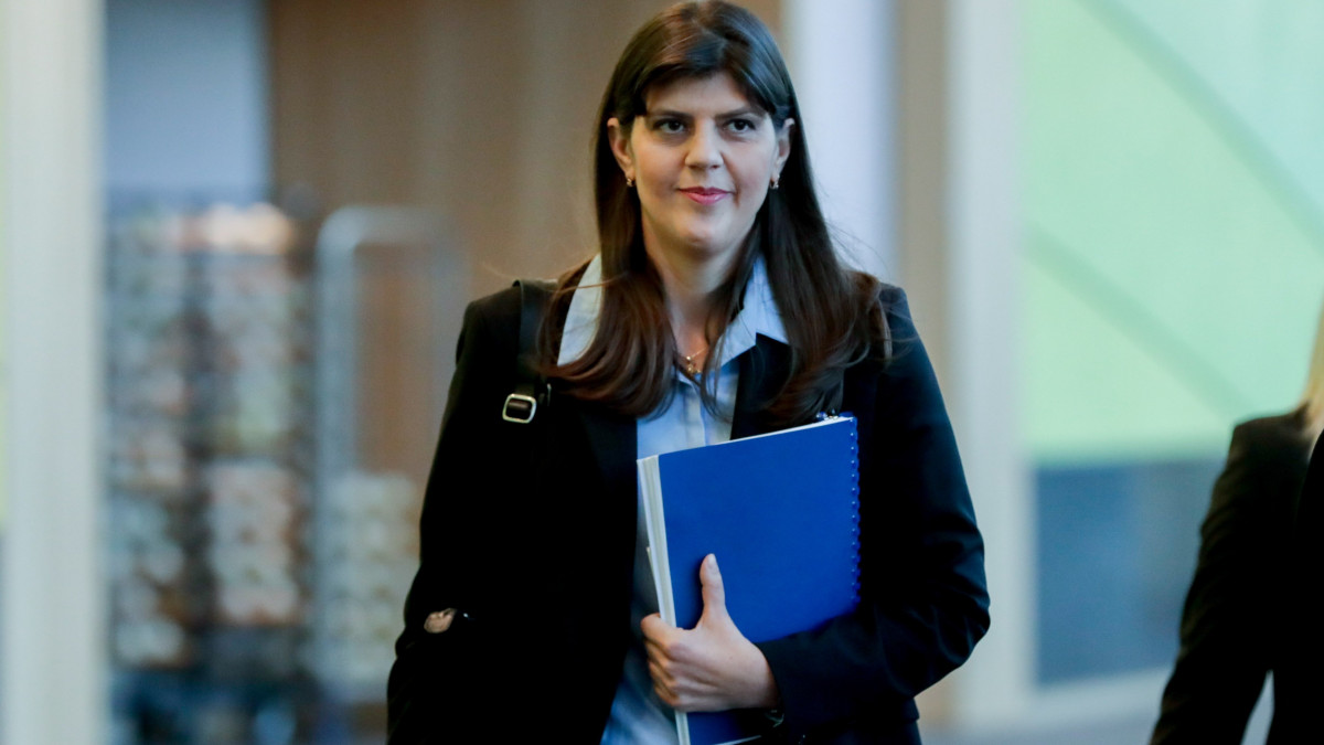 Az Európai Unió főügyészének jelölt Laura Codruta Kövesi, a román korrupcióellenes ügyészség (DNA) volt vezetője érkezik az Európai Parlament Állampolgári Jogi, Bel- és Igazságügyi Bizottságának (LIBE) és Költségvetési Ellenőrzési Bizottságának meghallgatására Brüsszelben 2019. február 26-án.