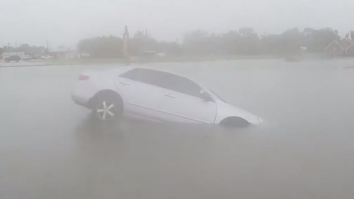 Minden víz alatt - óriási pusztítást végzett Houstonban a vihar